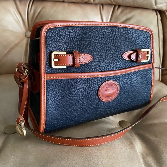 Sale! LKNW Dooney & Bourke Vintage Buckle Bag Navy/Black Pebble Leather AWL - Picture 2 of 14